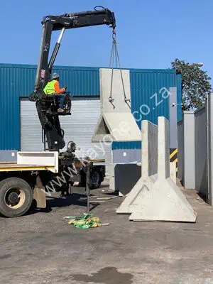 2.5-meter-high-bulk-walls-300x400